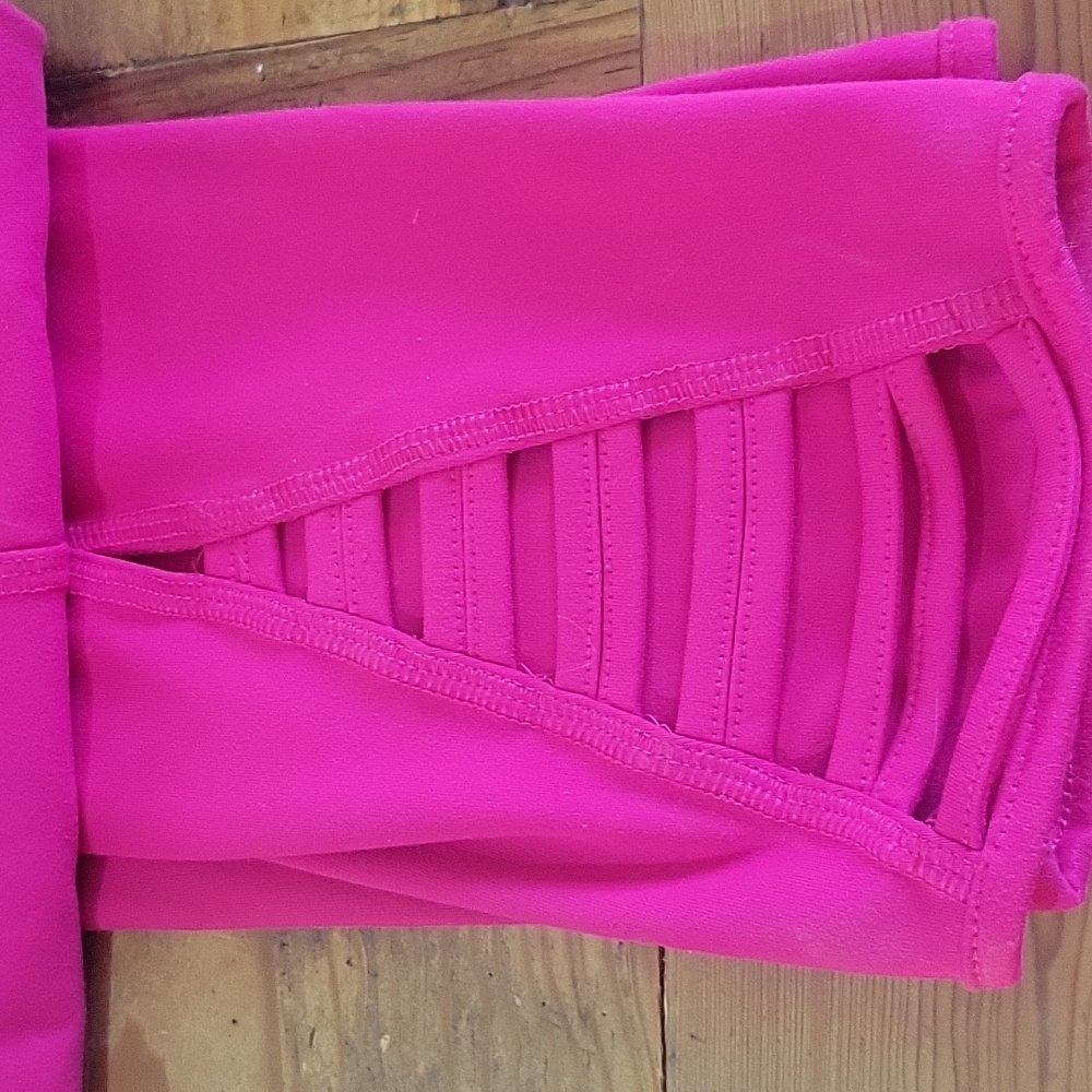 Yogalicious Vibrant Pink Leggings, Capri W Detail - Picture 2 of 6